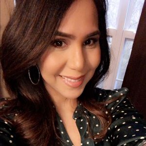 Meet your Posher, Zaira